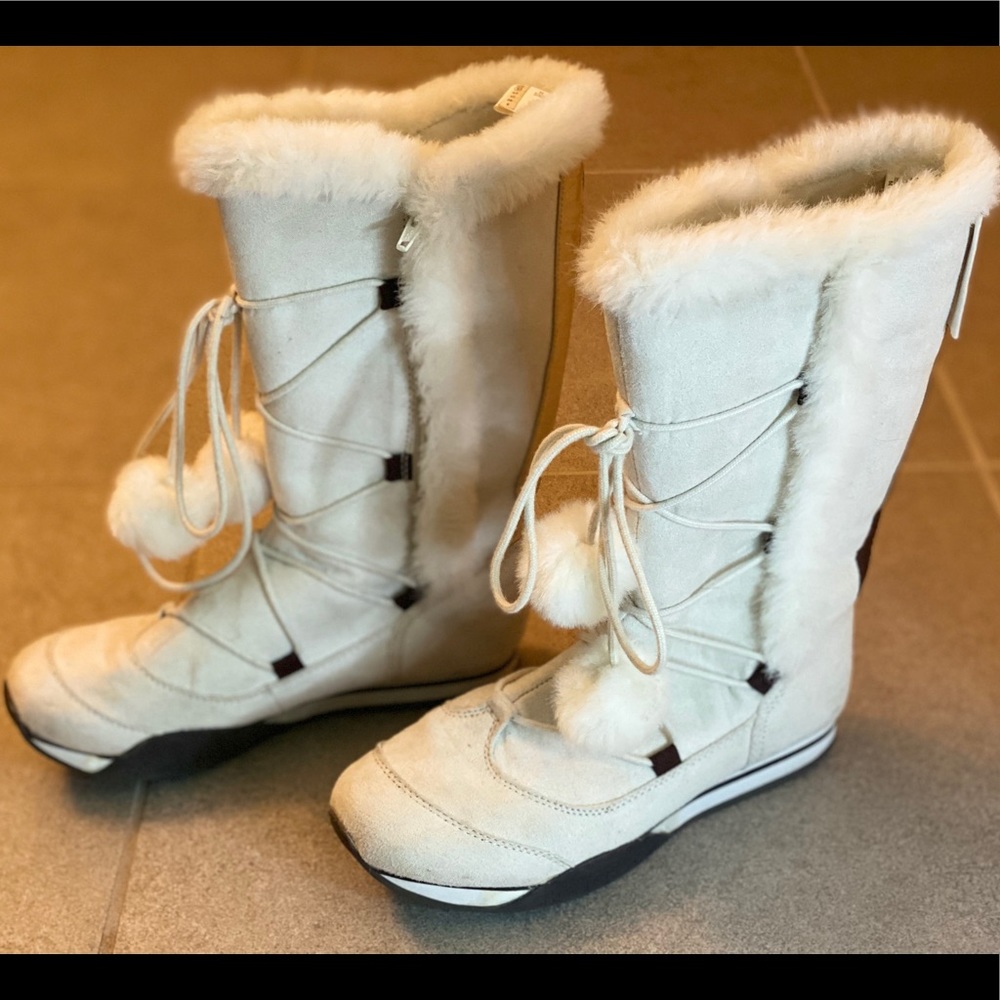 American Eagle Size 8 White Winter Boots